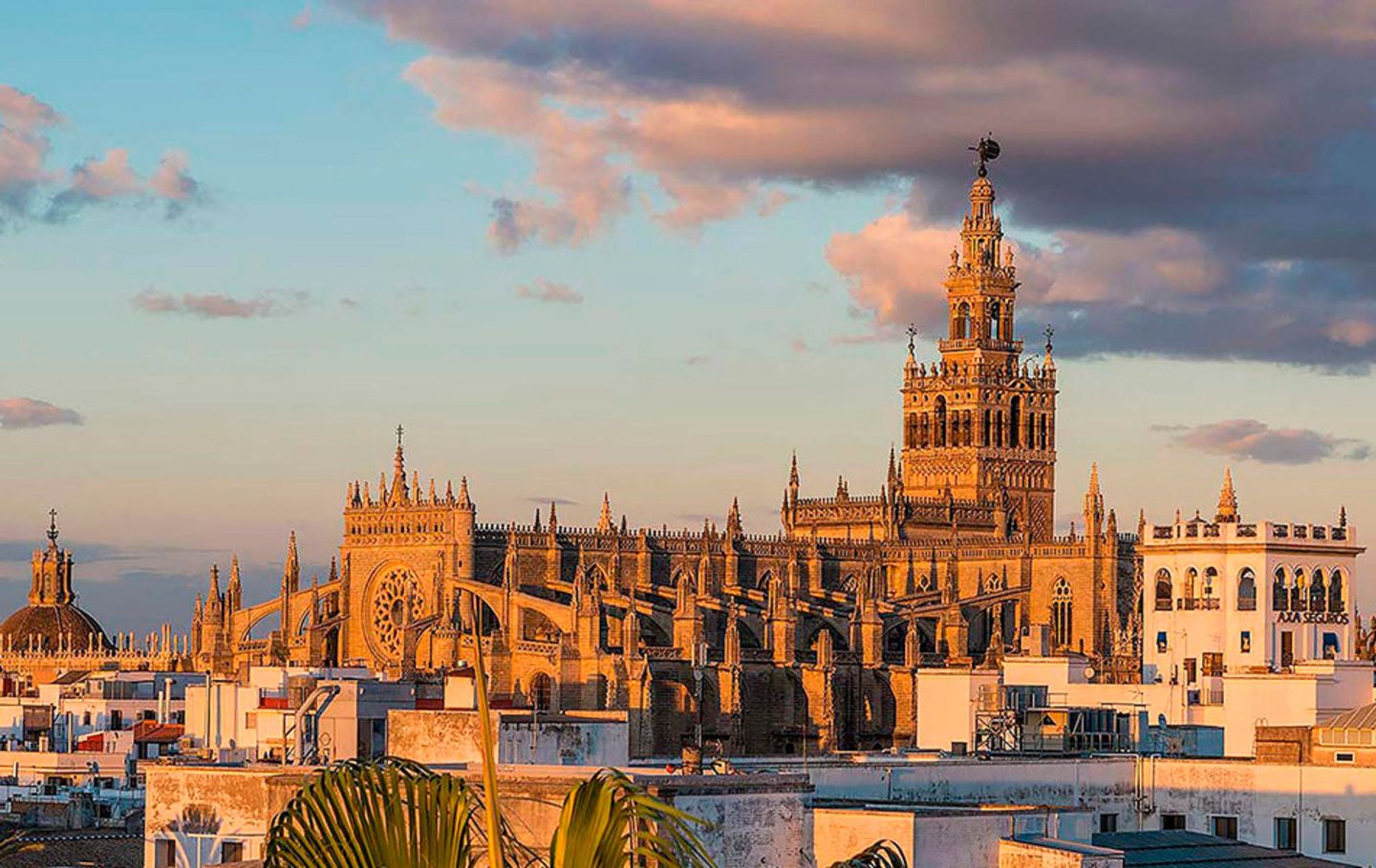 Venta edificio turístico céntrico en Sevilla