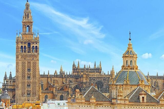 Venta edificio turístico céntrico en Sevilla