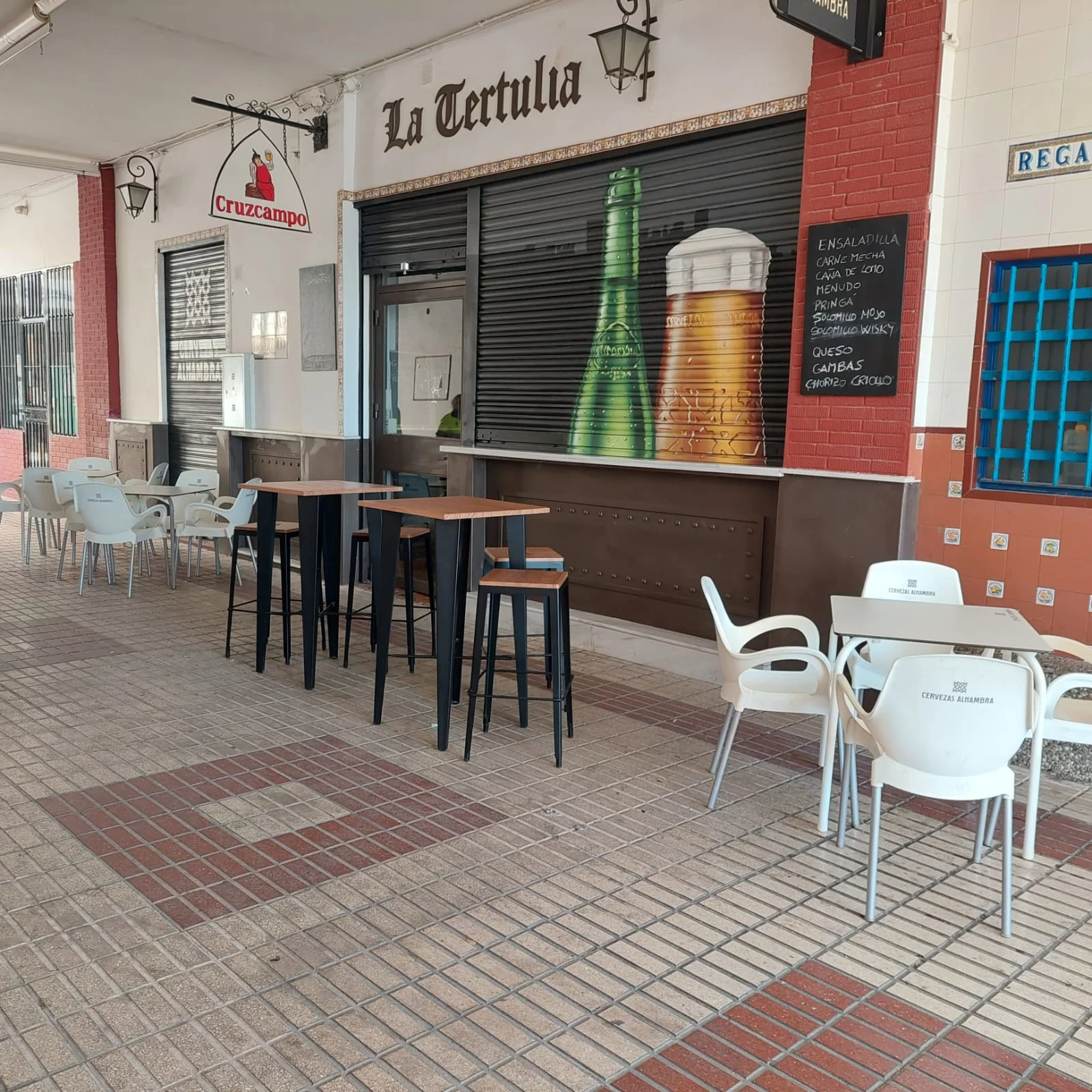 Bar Abacería con gran terraza en Castilleja de la Cuesta (Sevilla)