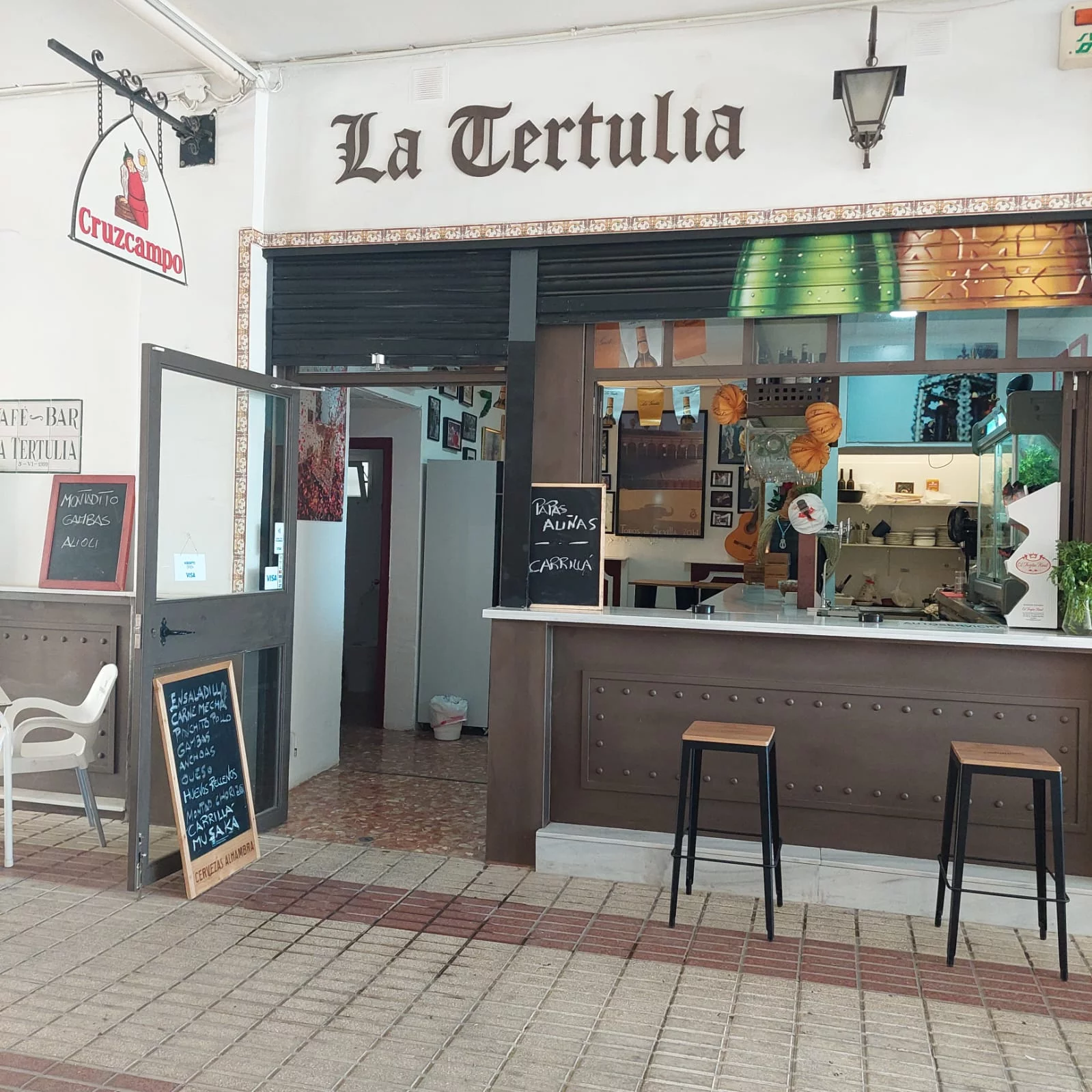 Bar Abacería con gran terraza en Castilleja de la Cuesta (Sevilla)
