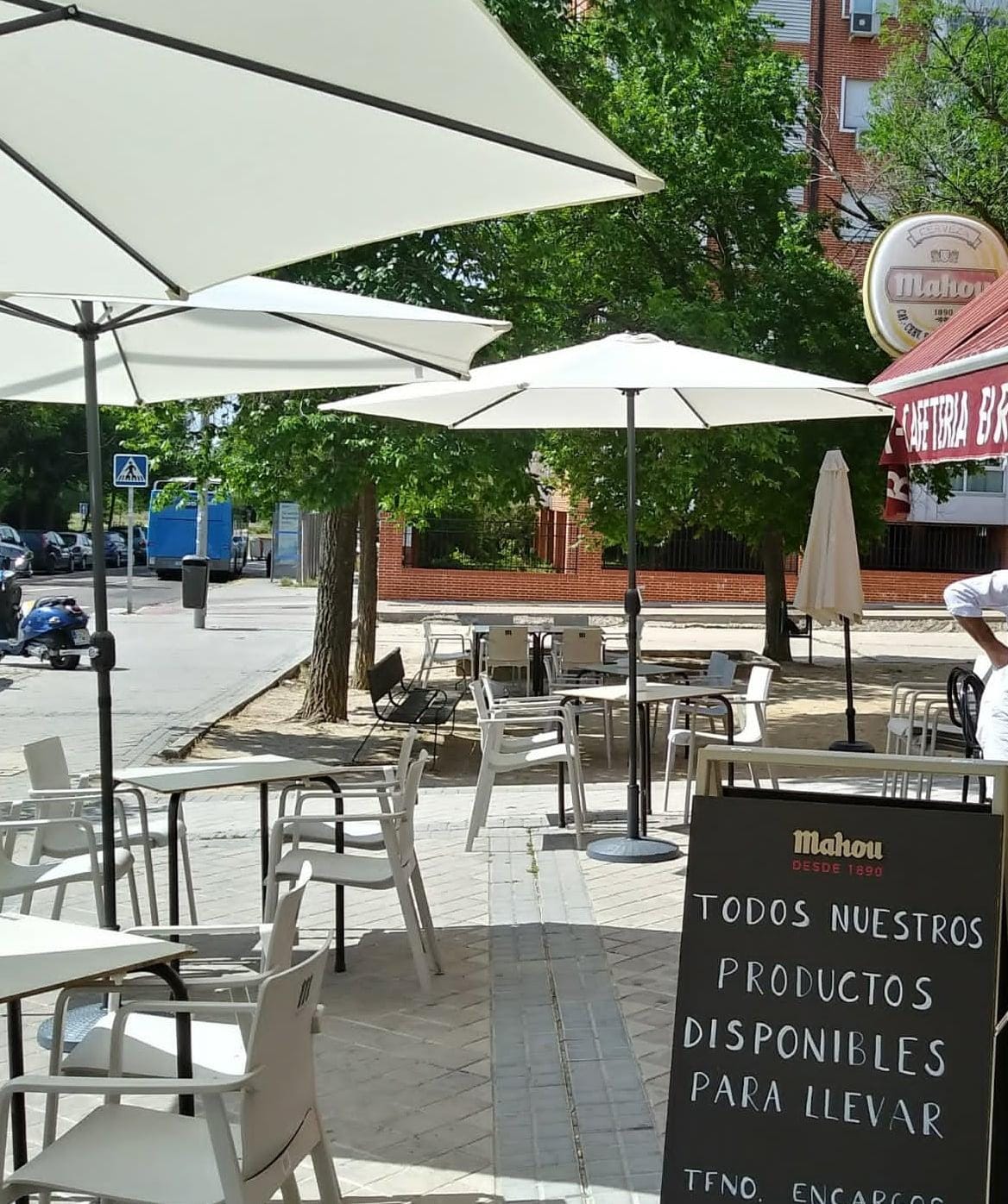 Bar Cafetería con terraza en Colonia Jardín-Campamento (Madrid)