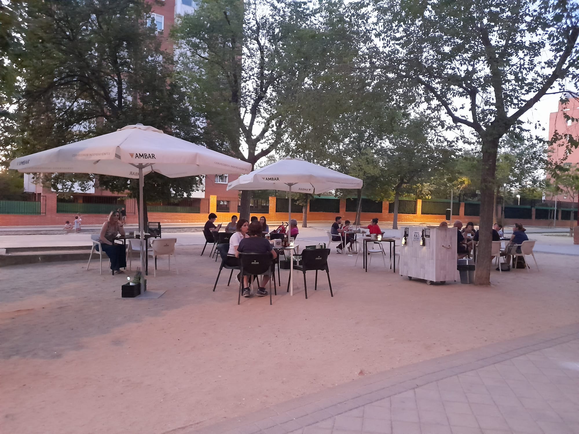 Bar Cafetería con terraza en Colonia Jardín-Campamento (Madrid)