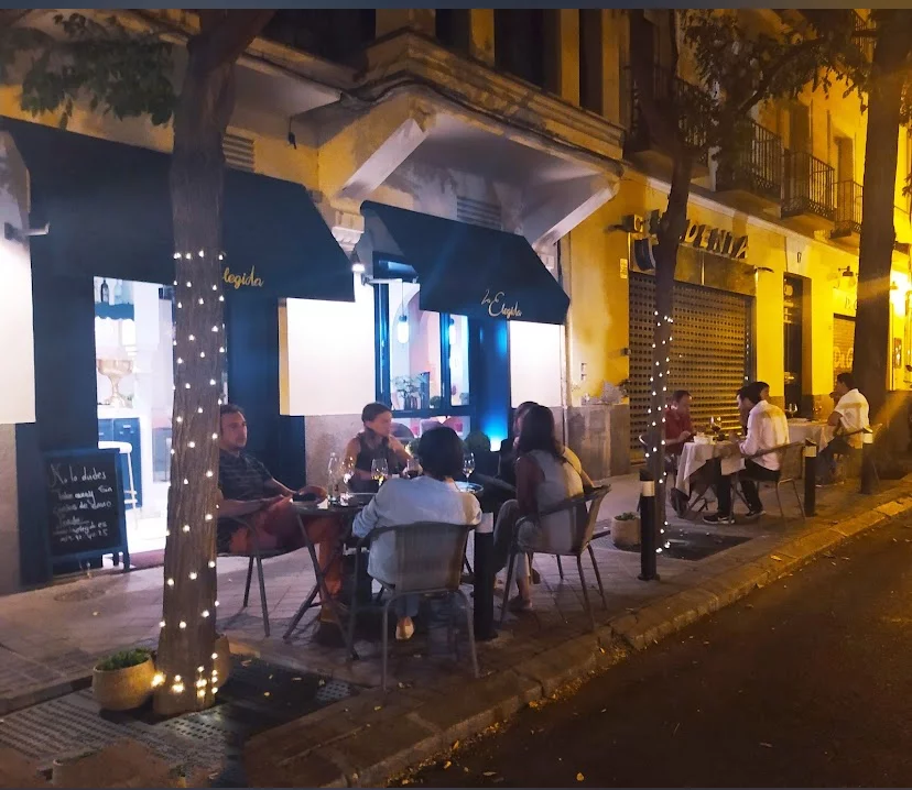 Precioso restaurante con terraza en Plaza de Olavide