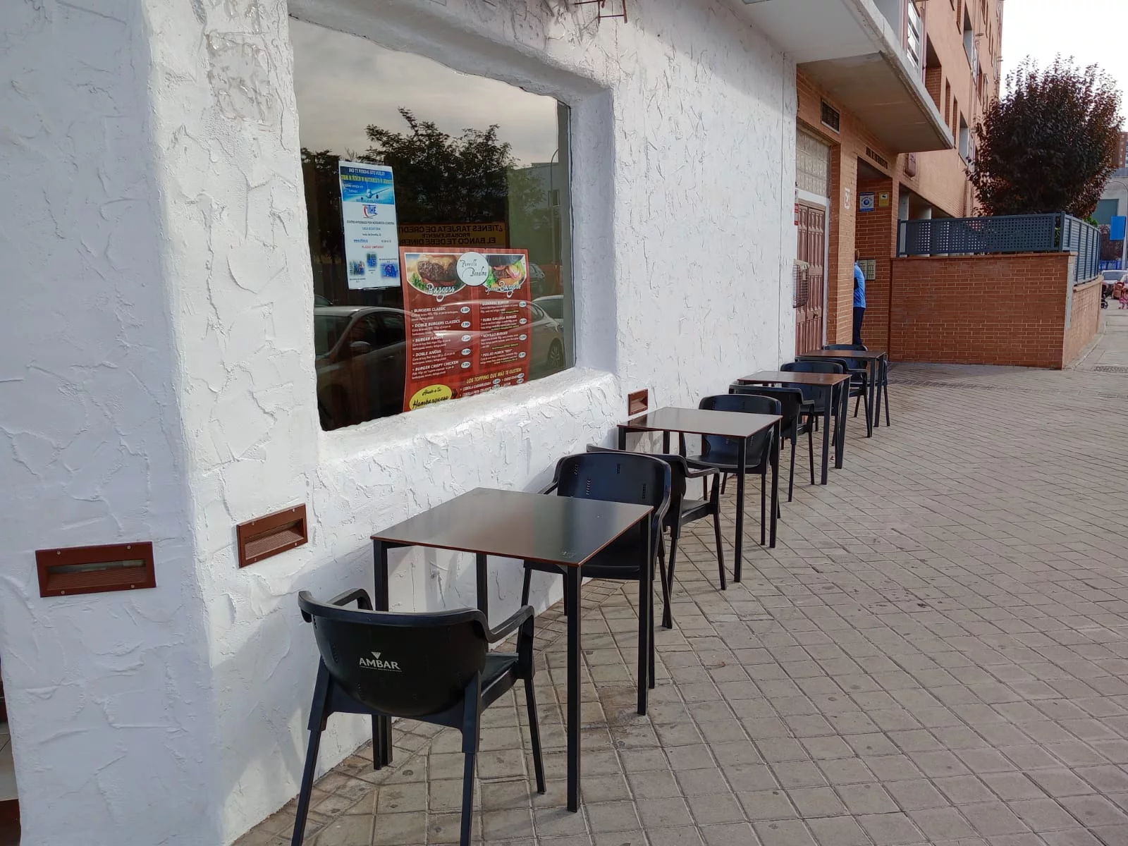 Restaurante con terraza en la zona nueva del barrio de San Fermín (Madrid)