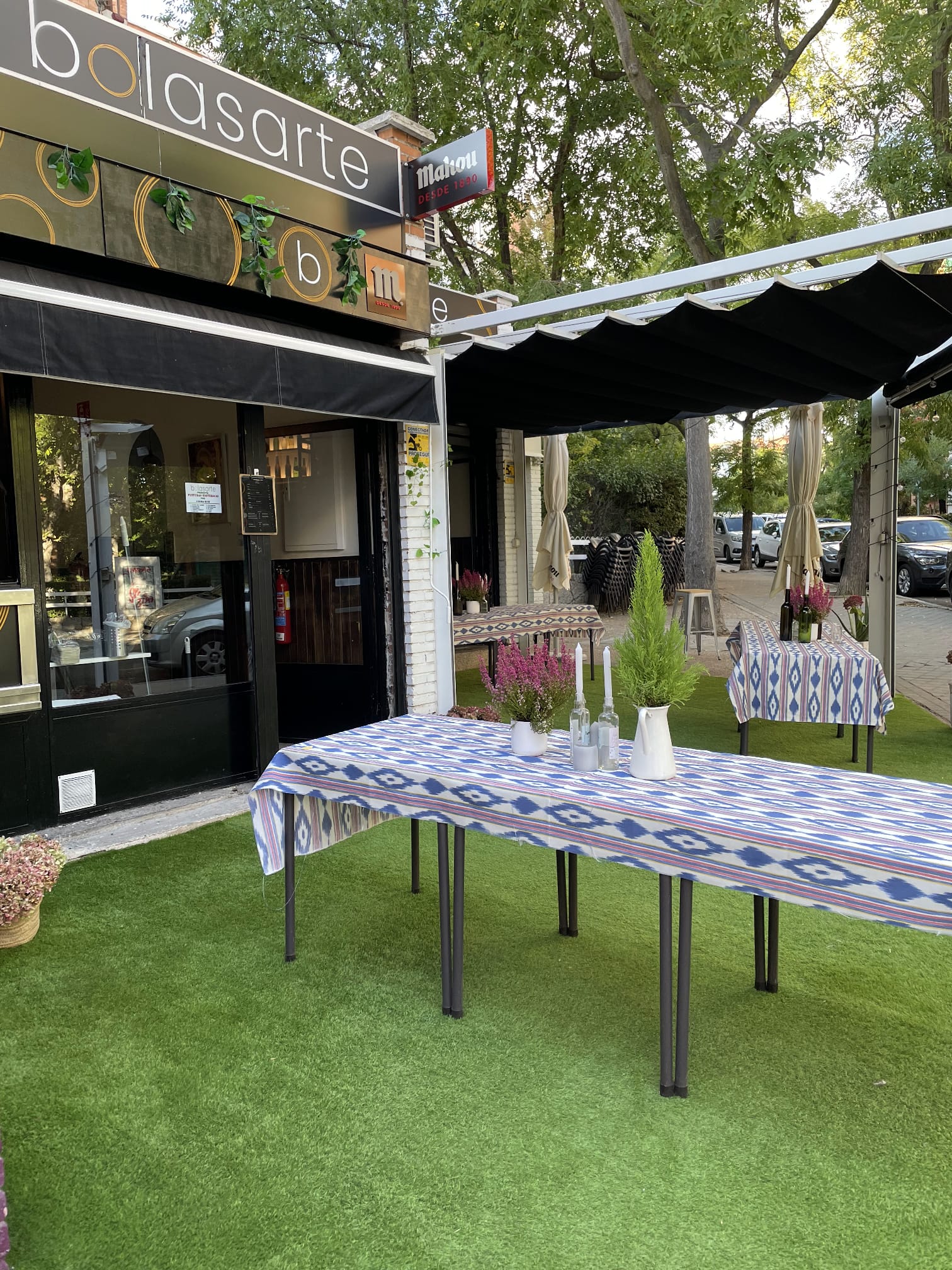 Bar restaurante con terraza en la zona Avenida de Ramón y Cajal (Madrid)