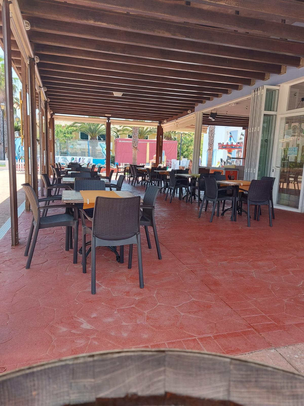 Restaurante-cafetería & Parque Infantil en Son Xoriguer (Menorca)