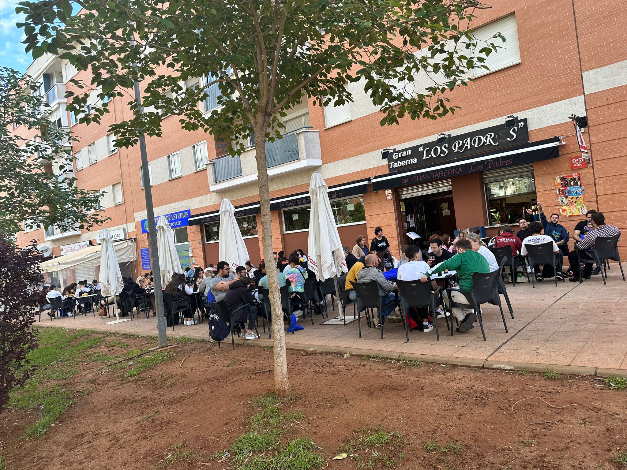 Traspaso de Restaurante de comida casera con terraza en Montequinto (Sevilla)