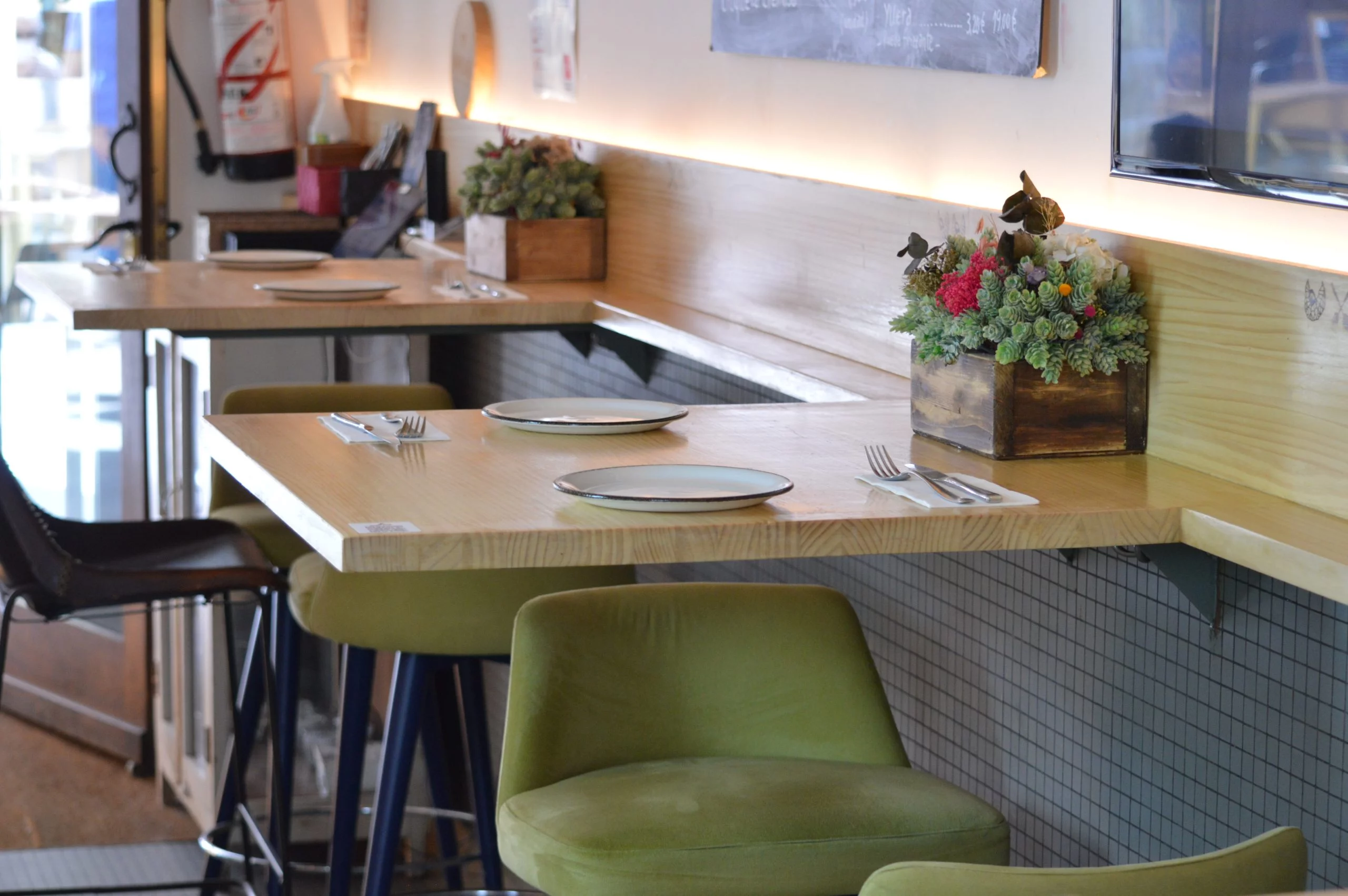 Restaurante reformado con terraza, en el casco histórico de Alcalá de Henares