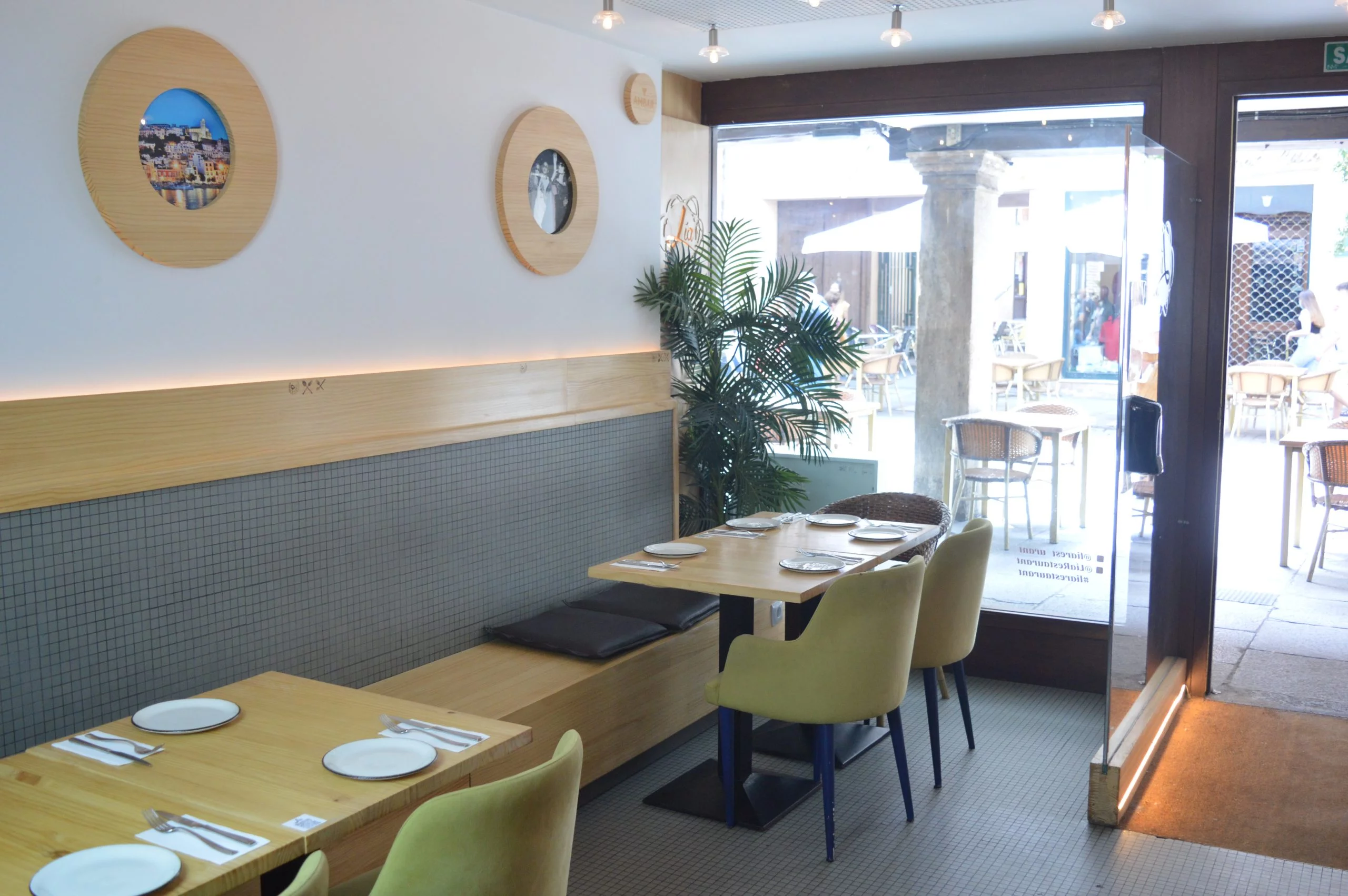 Restaurante reformado con terraza, en el casco histórico de Alcalá de Henares