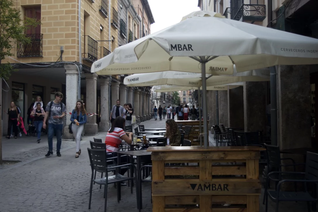 Restaurante reformado con terraza, en el casco histórico de Alcalá de Henares