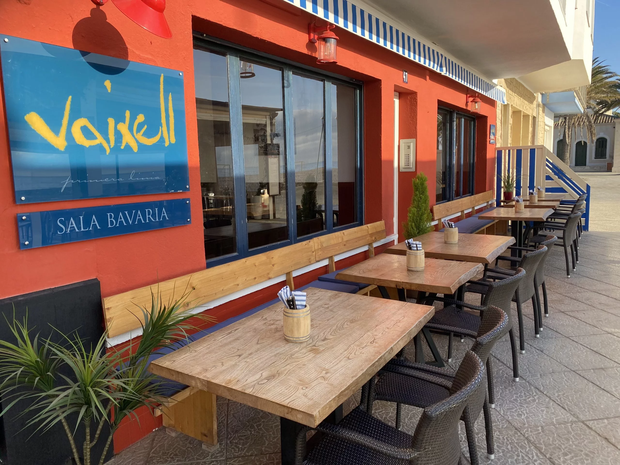 Restaurante en Torredembarra con terraza en primera linea del mar