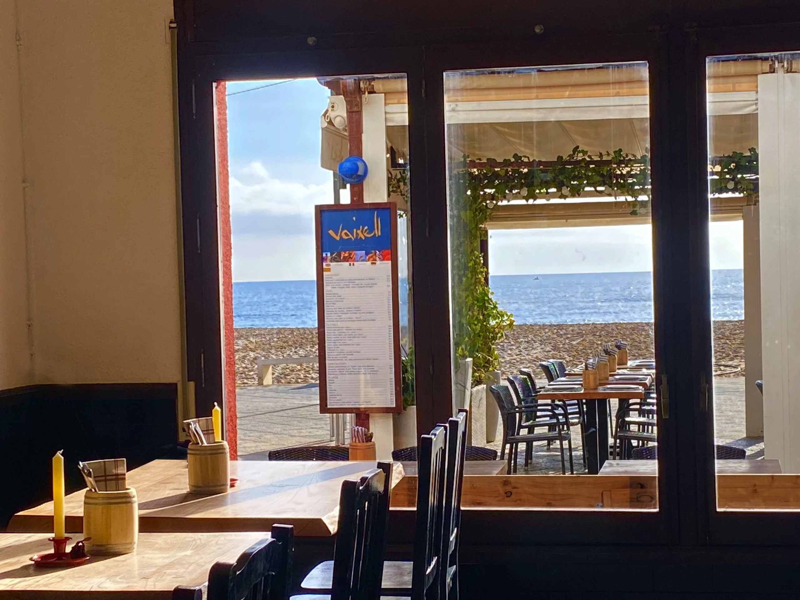 Restaurante en Torredembarra con terraza en primera linea del mar