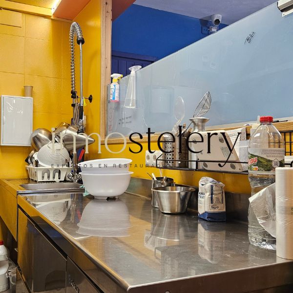 BAR CON LICENCIA C3 EN TRASPASO EN LA BARCELONETA, BCN