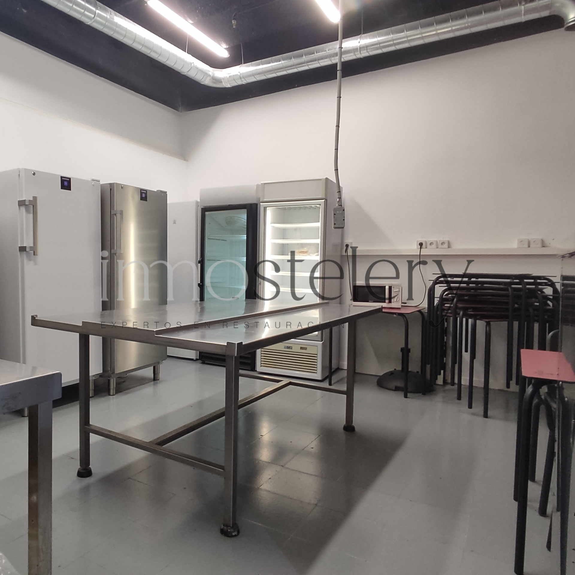 Traspaso con licencia C3 mixta en la vía más comercial de BCN