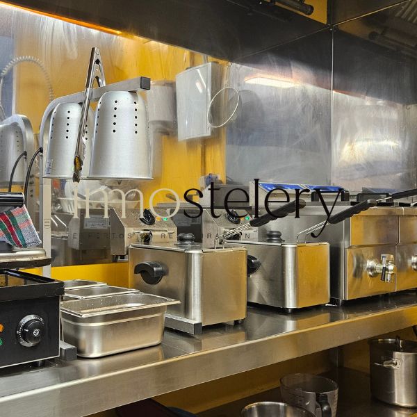 BAR CON LICENCIA C3 EN TRASPASO EN LA BARCELONETA, BCN