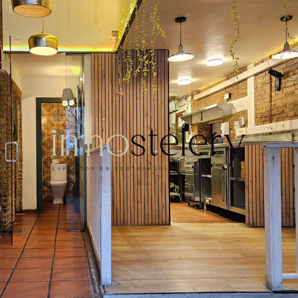 Cafetería en traspaso en zona Hospital Clínic, BCN