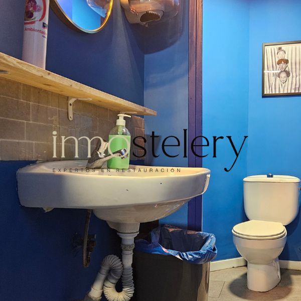 BAR CON LICENCIA C3 EN TRASPASO EN LA BARCELONETA, BCN