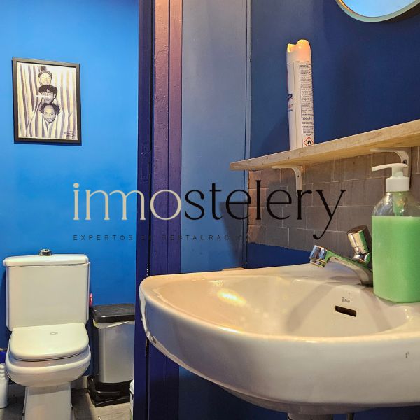 BAR CON LICENCIA C3 EN TRASPASO EN LA BARCELONETA, BCN