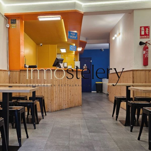 BAR CON LICENCIA C3 EN TRASPASO EN LA BARCELONETA, BCN