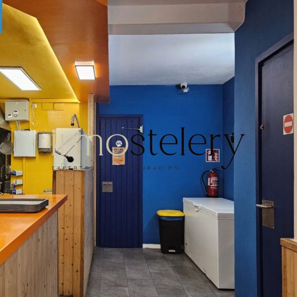 BAR CON LICENCIA C3 EN TRASPASO EN LA BARCELONETA, BCN